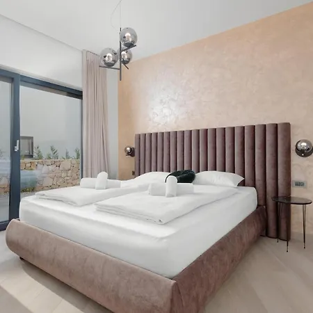 Cozy In With Private Swimming Pool, Be Inside Or Outside Kras