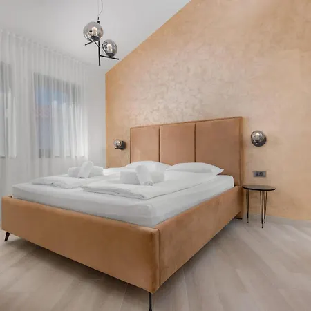 Cozy In With Private Swimming Pool, Be Inside Or Outside Kras