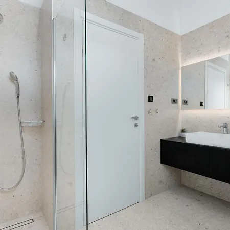 Cozy In With Private Swimming Pool, Be Inside Or Outside Kras