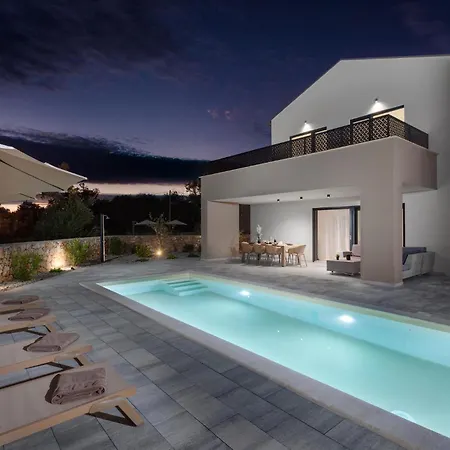 Cozy In With Private Swimming Pool, Be Inside Or Outside Ferienhaus