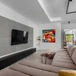 Cozy In With Private Swimming Pool, Be Inside Or Outside 펜션 Kras
