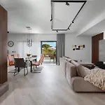 펜션 Cozy In With Private Swimming Pool, Be Inside Or Outside