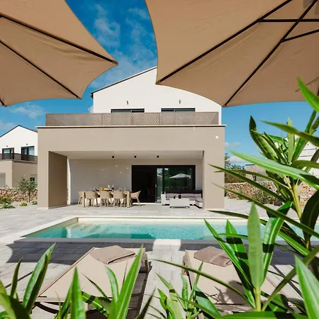 펜션 Cozy In With Private Swimming Pool, Be Inside Or Outside Kras